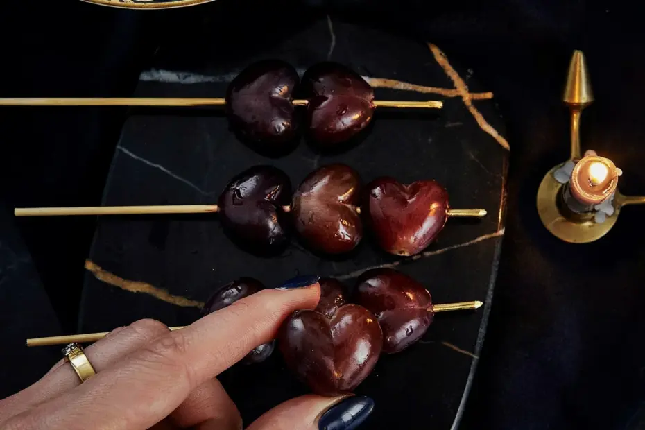 Thompson grapes before and after: Budget fruit skewer decor hack