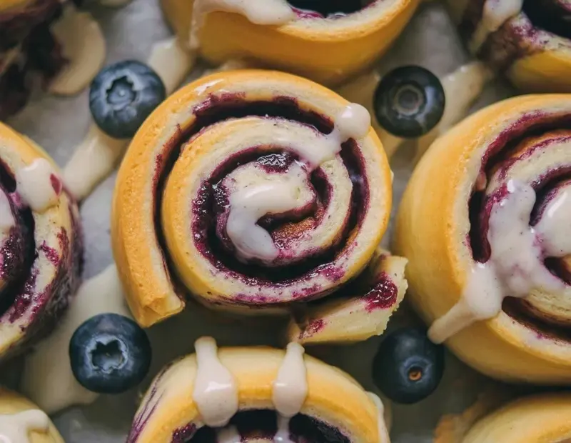 Cozy home mistake: skipping homemade blueberry cinnamon rolls (budget hack!)