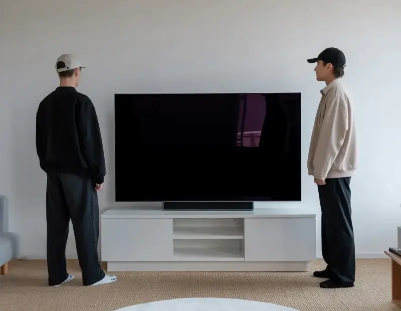 Minimalist living room ideas with a cozy vibe | black TV setup on white walls